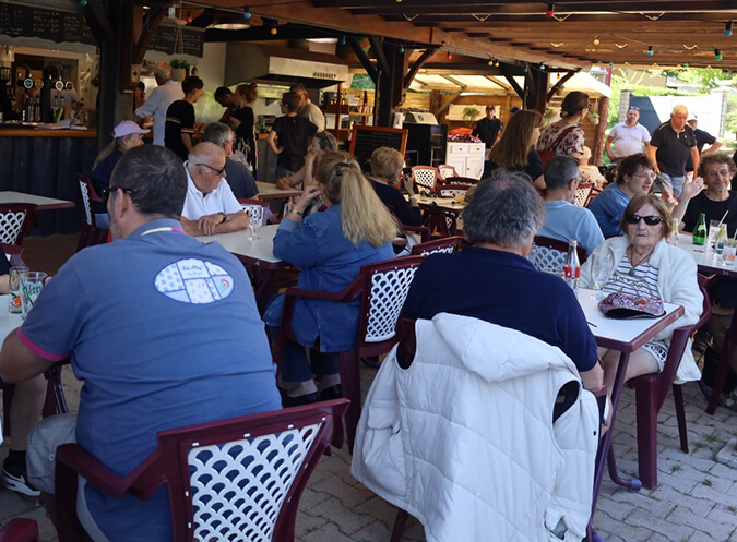La guinguette du camping du lac de Saint-Point-Lamartine près de Cluny