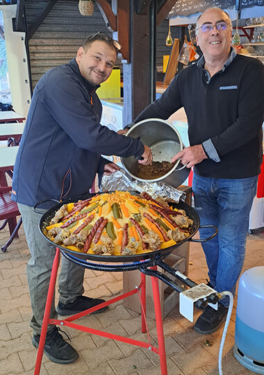 Soirée conviviale au camping du lac de Saint-Point-Lamartine en Saône-et-Loire
