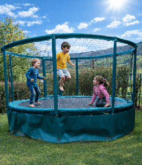 Trampoline au camping du lac de Saint-Point-Lamartine en Bourgogne