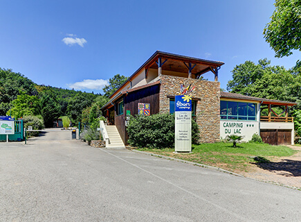 L’Entrée du Camping du lac de Saint-Point-Lamartine en Saône-et-Loire