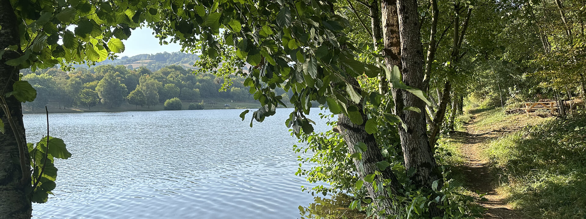 Camping en Bourgogne 4 étoiles au bord du lac de Saint-Point-Lamartine