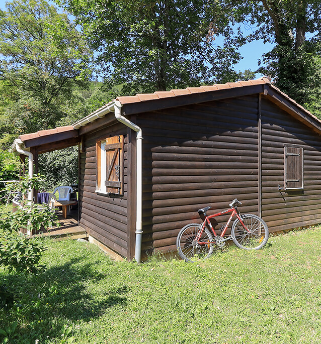 Chalet en location au camping du lac de Saint-Point-Lamartine en Bourgogne