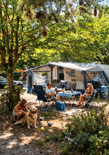 Les emplacements pour tente du camping de Saint-Point Lamartine en Saône-et-Loire
