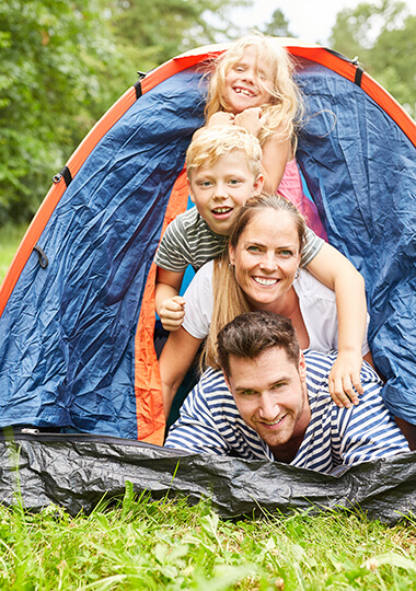 Les emplacements pour tente en famille du camping de Saint-Point Lamartine en Saône-et-Loire