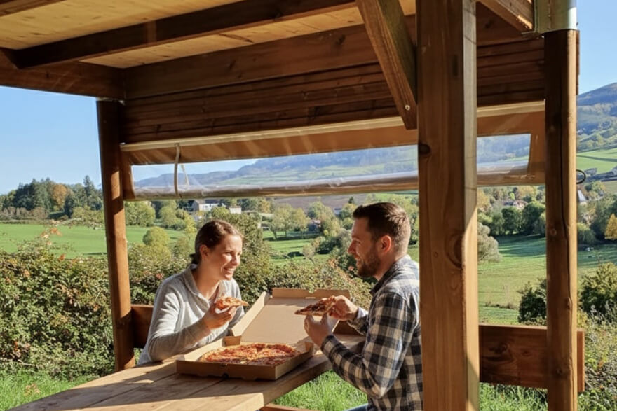 Espace extérieur du Bivouac : hébergement insolite en Bourgogne au camping de Saint-Point Lamartine en Bourgogne