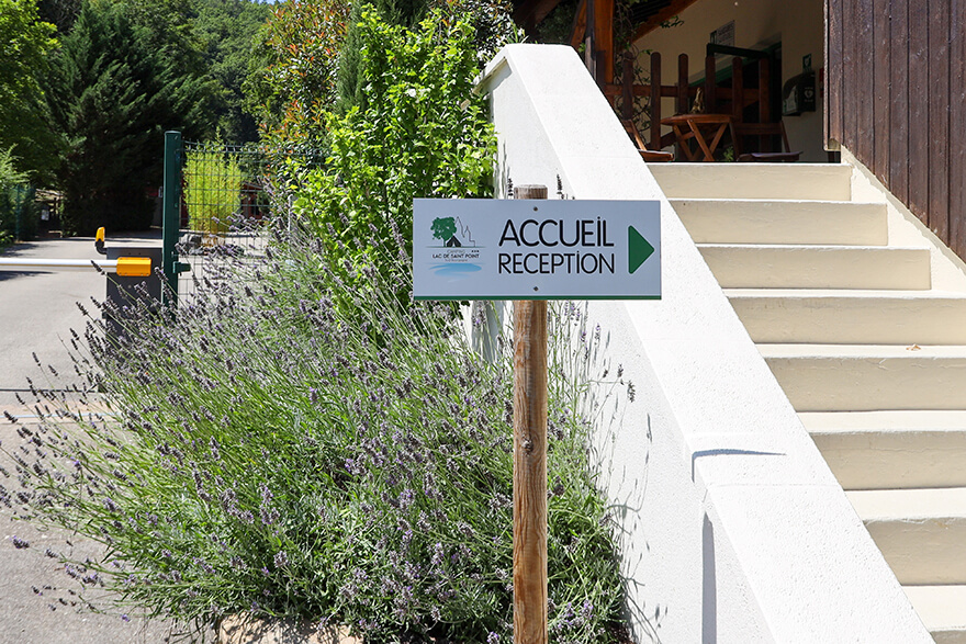 Panneau Accueil réception du camping du lac de Saint-Point Lamartine en Saône-et-Loire