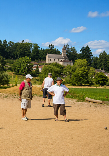 Terrain de pétanque du camping du lac de Saint-Point Lamartine en Saône-et-Loire