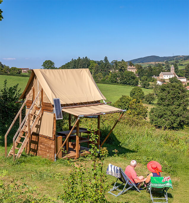 Tente bivouac en location au camping du lac de Saint-Point-Lamartine en Bourgogne